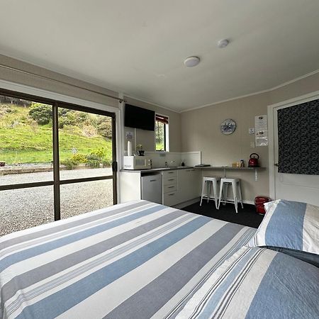 Kiwi Cabins Tapu Exterior foto